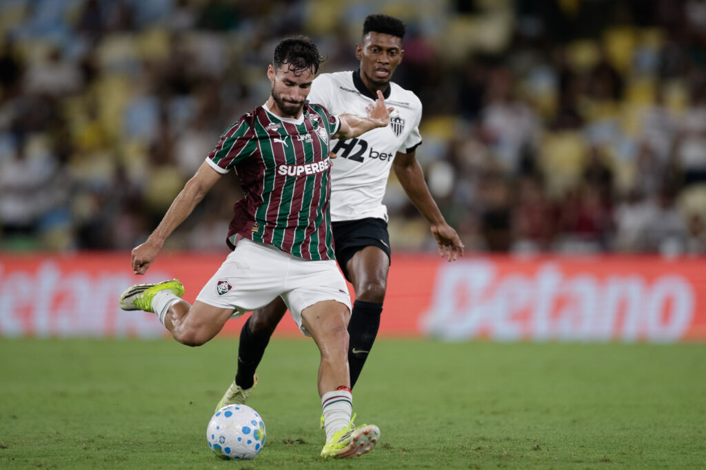 Matheus Martinelli of Fluminense kicks the ball during the match between Fluminense and Atletico Mineiro