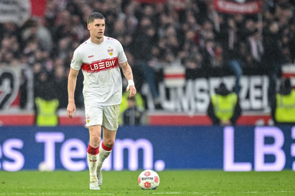 Ramon Hendriks of VfB Stuttgart controls the Ball during the Bundesliga match between VfB Stuttgart and Hamburger SV at MHPArena Stuttgart