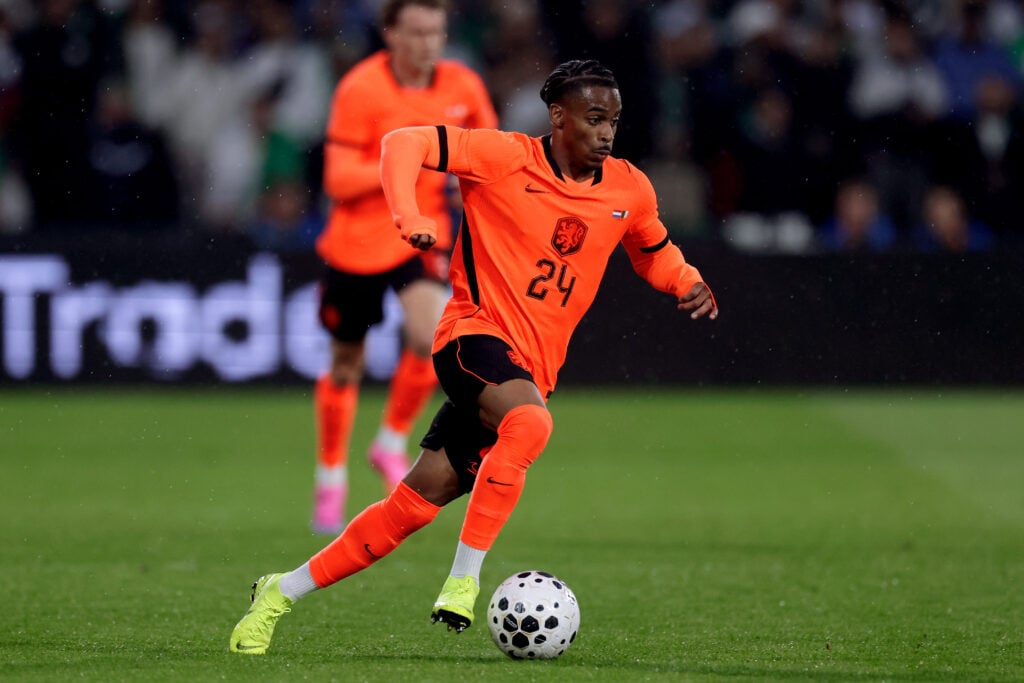 Crysencio Summerville runs with the ball during Netherlands vs Algeria.